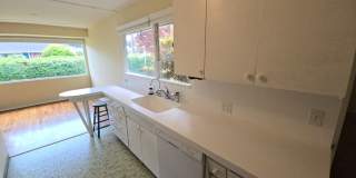3BD/2BA Eureka home is close to Sequoia Park, boasts infrared sauna! Gallery 14