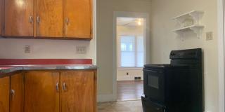 3 FREE City Blue Curb Passes- 3 Bed/1 Bath Home located close to Sunnyside and Downtown Campus- Available 5/20/2026 Gallery 9