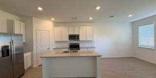 Luxurious and Spacious 4 Bedroom Home in Mustang School District Gallery 6