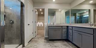 Room in 5 Bedroom Home at Moulin Ct Dr Gallery 1