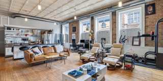 *Beautifully Updated & Unique 1BD/2BA Condo Unit Available in South Side* Gallery 15