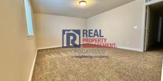 Beautiful 4 bedroom 3 bath house - attached garage Gallery 25