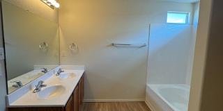 3 bed 2 bath home in Huning Ranch! Gallery 10