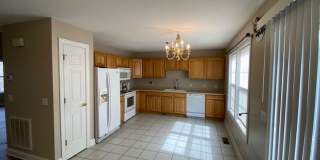Available Large Townhome in Christiansburg! Gallery 6