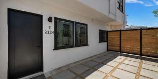 Stylish Santa Monica studio with w/d in unit, and private rear yard. Gallery 4