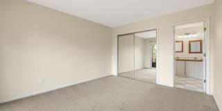 2-Bedroom, 2-Bathroom Condo with Stunning Downtown Views Gallery 12