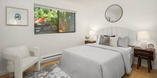 Bellevue Condo in Cherry Crest Vista with Updated Kitchen Gallery 17