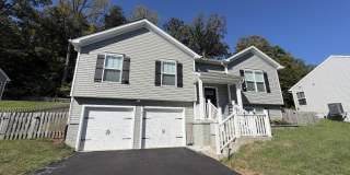 8 HOWARD Circle Gallery 1