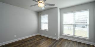 2801 Tulip Drive Gallery 21