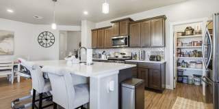 Beautiful 4 bedroom home with Solar Panels Gallery 14