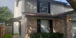 Medical Center! Available NOW! IMMACULATE well-maintained 3BD/2.1BA Townhome Gallery 1