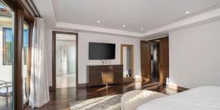333 S Canon Dr Gallery 17