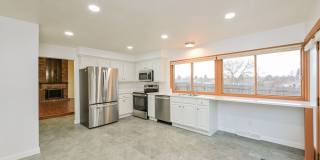 Spacious 4 Bed/2 Bath in Desirable Willow Creek. Gallery 1