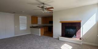 2 bedroom 2.5 Bathroom Windsor Town Green Condo with carpet and A/C Gallery 4