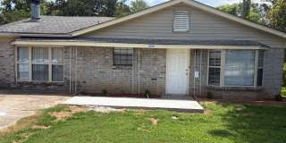 3 bedroom and 1.5 bathroom Gallery 1