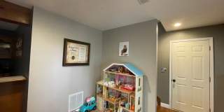 FULLY FURNISHED 4 BEDROOM, WALKOUT BASEMENT - SHORT TERM 6 MONTH RENTAL AVAILABLE IN OZARK! Gallery 32