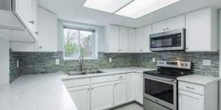 New Renovated 2 Bed 2 bath Townhome Gallery 1