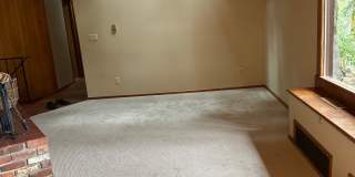 ALL UTILITIES INCLUDED! ~ 3 Bedroom 1 Bath Gallery 19