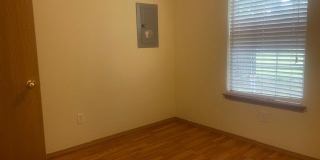 2528 Woodford Street Gallery 6