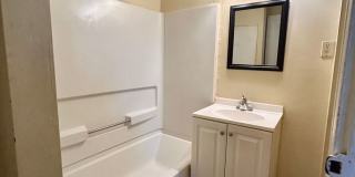 560 Manor St Gallery 16