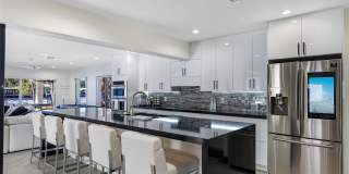 517 S Riverside Dr Gallery 8