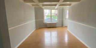 Awesome building in a super convenient neighborhood! Gallery 1