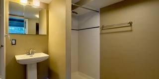 Spacious 4-Bedroom Single Family House in Baltimore Gallery 5