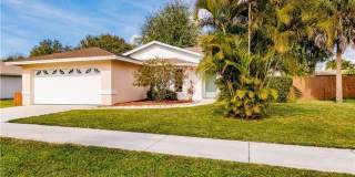3/2 HOME WITH HUGE /FENCED BACK YARD. -12 MINUTES to Siesta Beach! Great school district! Gallery 1