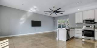 Modern Loft Near HCA & TMH With Lake Frontage Gallery 11