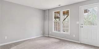 Room in 3 Bedroom Home at Lex Dr Gallery 24