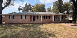 Discover this 3-bedroom, 2-bathroom home in Russellville, AR Gallery 1