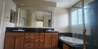 5 Bedroom Home Behind the Gate of Wisteria Place Gallery 19