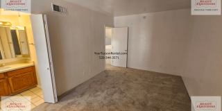 2 story Condo with 2 bedrooms a loft and 2 1/2 baths Gallery 54