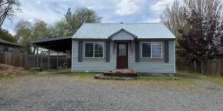 2 Bed /1 Bath Home with Large Backyard and Great Location Gallery 1