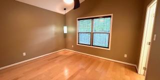 East Asheville - Contemporary Bungalow Gallery 15