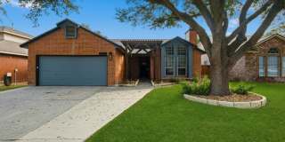 Your Backyard Oasis—Pool & Lawn Service Included Gallery 5