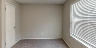 Hub at 934 Apartments Gallery 29