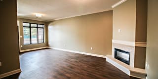 Lincoln Summit Falls Apartments & Townhomes Gallery 24