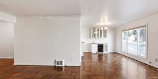 Stunning, Pet Friendly Edwardian 2BR Remodel in Prime location Gallery 7