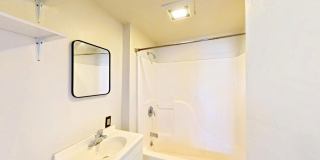 4-Bed Farmhouse Minutes from UVM Campus (30 Chase St) Gallery 36