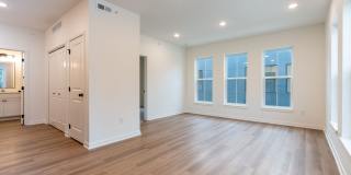 Forest Ave - Luxury Off-Campus Housing! Gallery 17