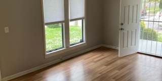 Cozy Cottage in Waverly Belmont Neighborhood, Minutes to Belmont, 12th South and Wedgewood Houston with Fenced Yard, Pet Friendly Gallery 4