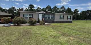 Enjoy Wide Open Spaces – Charming Home with Massive Yard Gallery 1