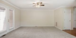 Fantastic End-Unit Townhome Available Now! Gallery 8