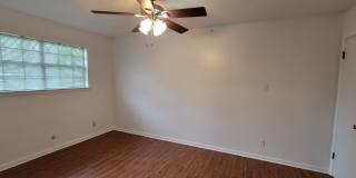 Gorgeous 3 bedroom/1.5 bath home! Gallery 23