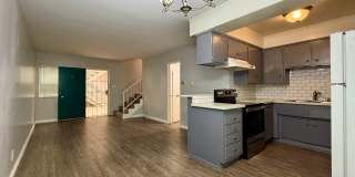 GORGEOUS UPDATED TWH ON CULDESAC w/LAMINATE FLRS+FAB KIT+LAUNDRY/POOL/GYM IN BLDG Gallery 1