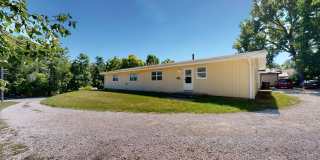 Spacious 2 Bedroom w/Basement  Vaulted Ceilings Gallery 1