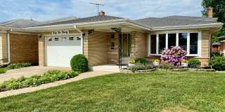 Awesome 3 Bed / 2 Bath House In Norridge! Attached Garage! HUGE Yard! Gallery 1