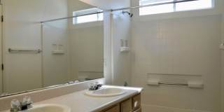 3 Bedroom Home Near Unser and McMahon NW Gallery 9