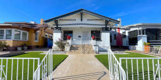 Updated Home with Historic Charm! 3bed/2 bath Refrig A/C across from Park! Water Included! Gallery 1